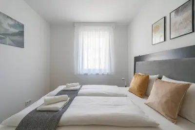 Ein Bett oder Betten in einem Zimmer der Unterkunft Stylish 1BR Escape, City Quick by HM