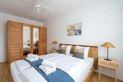 Ein Bett oder Betten in einem Zimmer der Unterkunft Quiet 1BR Oasis, Fast City Path by HM