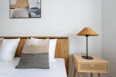 Ein Bett oder Betten in einem Zimmer der Unterkunft Quiet 1BR Oasis, Fast City Path by HM