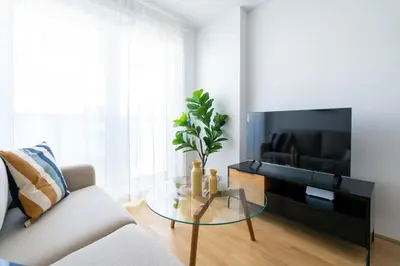 TV/Unterhaltungsangebot in der Unterkunft Spotless 1BR, Quick City Link by HM