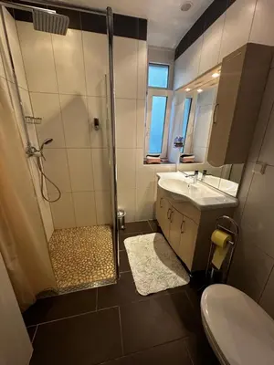 Ein Badezimmer in der Unterkunft Modern Studio in the Heart of Vienna - Steps from the Opera