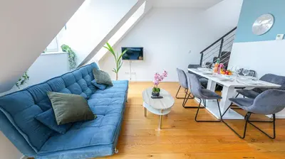 Ein Sitzbereich in der Unterkunft Christiano Apartments Hauptbahnhof | contactless check-in