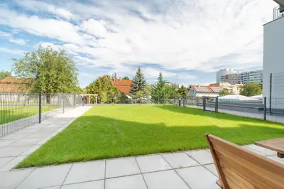 Ein Garten an der Unterkunft Garden Apart Alte Donau