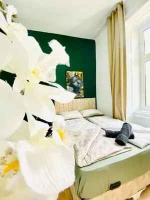 Ein Bett oder Betten in einem Zimmer der Unterkunft Budget 8BR Apartment with Terrace for 16 Guests