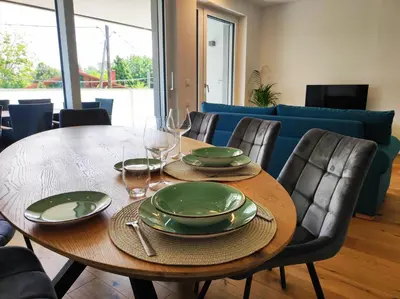 Ein Sitzbereich in der Unterkunft Roksox-home gegenüber des Vienna International Center und Kaiserwasser