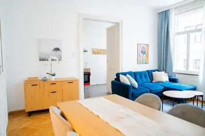 Ein Sitzbereich in der Unterkunft Charmante Altbauwohnung 72qm Free Park Garage