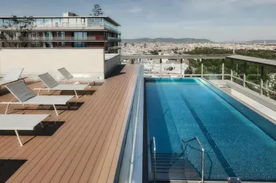 Der Swimmingpool an oder in der Nähe von Skyline Suite - schick über Wien