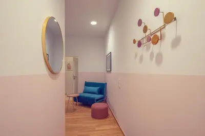 Ein Sitzbereich in der Unterkunft City Jungle Studio