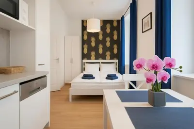 Ein Bett oder Betten in einem Zimmer der Unterkunft DAINN Apartments Schönbrunn