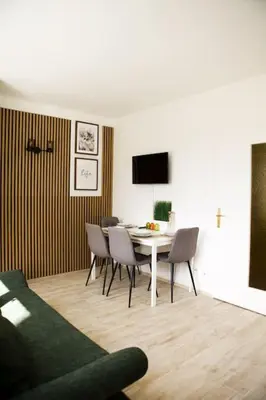 TV/Unterhaltungsangebot in der Unterkunft Rooftop Apartment with Balcony & AC