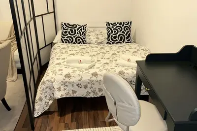 Ein Bett oder Betten in einem Zimmer der Unterkunft Gemütliche Unterkunft mit Balkon in Wien