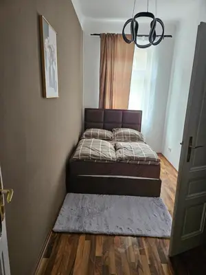 Ein Bett oder Betten in einem Zimmer der Unterkunft Gold Appartman