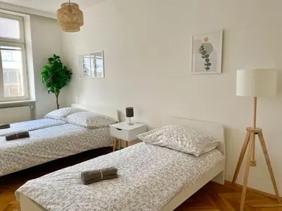 Ein Bett oder Betten in einem Zimmer der Unterkunft 110m2 Stylish 4 Bedroom Apartment