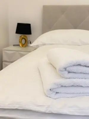 Ein Bett oder Betten in einem Zimmer der Unterkunft Joop Deluxe-Free Garage,Near Schönbrunn Palace