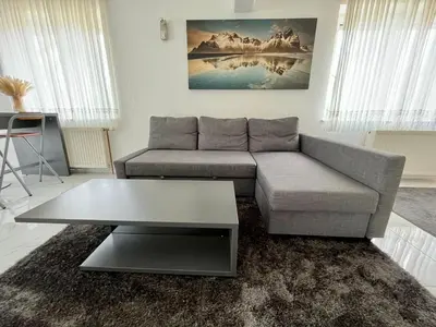 Ein Sitzbereich in der Unterkunft Luxuriöses Apartment mit Pool