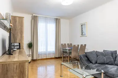 Küche/Küchenzeile in der Unterkunft Central Sunny Apartments by JR City Apartments - monthly rental
