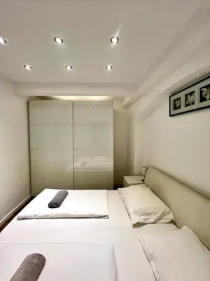 Ein Bett oder Betten in einem Zimmer der Unterkunft REMA Apartments 1070