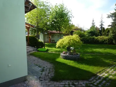 Ein Garten an der Unterkunft Gartenpension Prosl