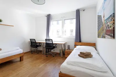 Ein Bett oder Betten in einem Zimmer der Unterkunft Spacious Group Apartment with Balcony