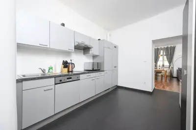 Küche/Küchenzeile in der Unterkunft Charming apartment in Center Vienna