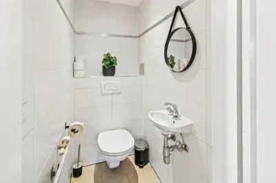 Ein Badezimmer in der Unterkunft Spacious Apartment next to Shopping Mall