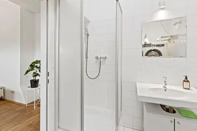 Ein Badezimmer in der Unterkunft Spacious Apartment next to Shopping Mall