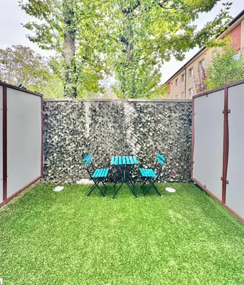 Ein Garten an der Unterkunft Möblierte Wohnung mit Terrasse