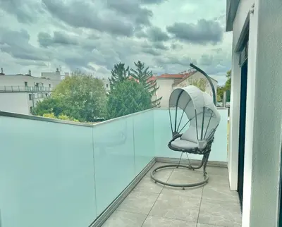 Ein Balkon oder eine Terrasse in der Unterkunft ASP Modern Apartments with Balcony & Free Parking