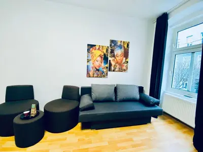 Ein Sitzbereich in der Unterkunft Comfy Private Rooms in 3BR Apartment Near Währinger Park
