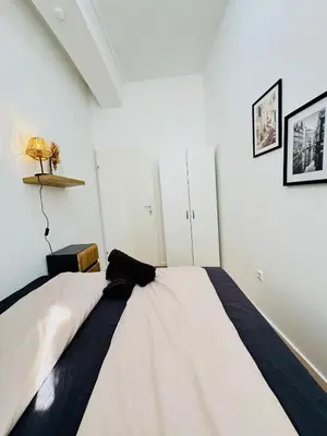 Grundriss der Unterkunft Urban 10-Bedroom Retreat, 8 Minutes from Rathausplatz