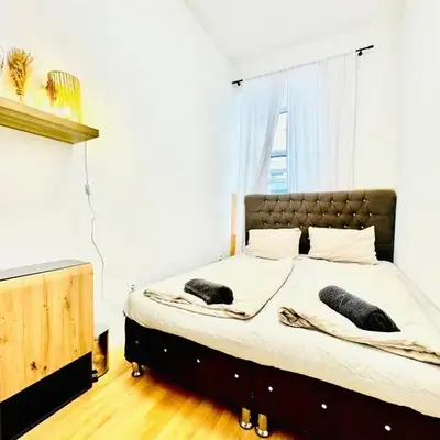 Urban 10-Bedroom Retreat