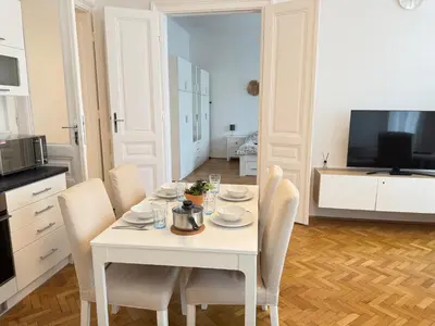 TV/Unterhaltungsangebot in der Unterkunft Stilvolles zentrales Apartment im schönsten Bezirk Wiens - parking upon request