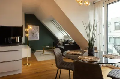 TV/Unterhaltungsangebot in der Unterkunft Sunny Terrace Penthouse with AC - Self Check-In
