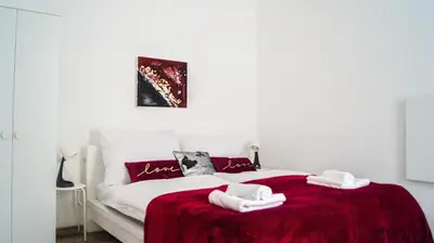 Ein Bett oder Betten in einem Zimmer der Unterkunft 2 Spacious Apts for 6P, Only 7Min to Stadthalle