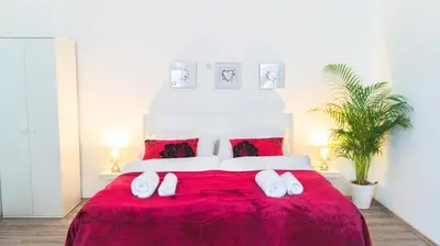 Ein Bett oder Betten in einem Zimmer der Unterkunft 2 Spacious Apts for 6P, Only 7Min to Stadthalle