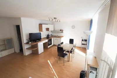 Küche/Küchenzeile in der Unterkunft Gemütliche Ferienwohnung Nahe Mariahilfer Straße