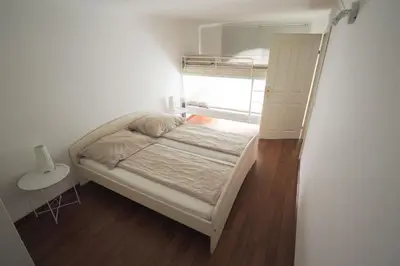 Ein Bett oder Betten in einem Zimmer der Unterkunft Gemütliche Ferienwohnung Nahe Mariahilfer Straße