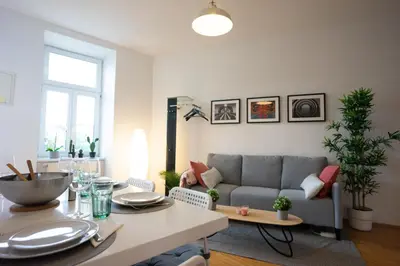 Ein Sitzbereich in der Unterkunft Modern 3 Bedroom Apartment in City Center