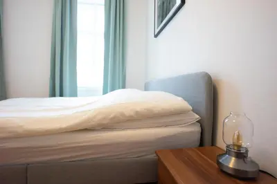 Ein Bett oder Betten in einem Zimmer der Unterkunft Modern 3 Bedroom Apartment in City Center