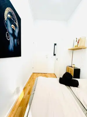 Grundriss der Unterkunft 10 BR Apartment for Groups, 8-Min to Rathausplatz