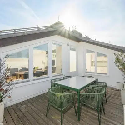 Vienna Rooftop Haven 120m