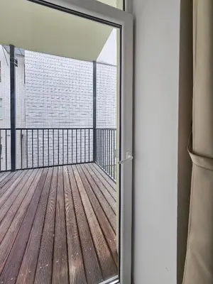 Ein Balkon oder eine Terrasse in der Unterkunft Elegant 3-Bedroom Getaway with Balcony for Groups up to 7