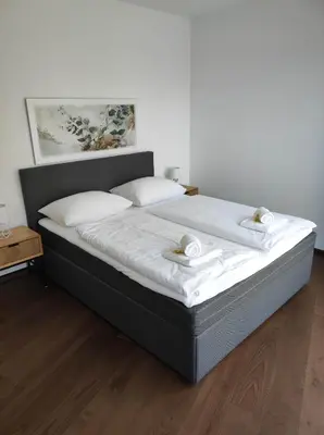 Ein Bett oder Betten in einem Zimmer der Unterkunft Luxus Penthouse gegenüber Vienna International Centre und Kaiserwasser