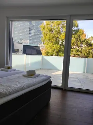 Ein Bett oder Betten in einem Zimmer der Unterkunft Luxus Penthouse gegenüber Vienna International Centre und Kaiserwasser