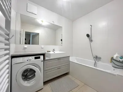 Ein Badezimmer in der Unterkunft Wohnung mit Garten in 1230 Wien