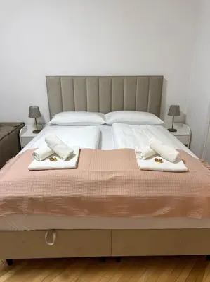 Ein Bett oder Betten in einem Zimmer der Unterkunft Neu! City Apartment im Stadtzentrum 4