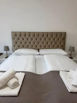Ein Bett oder Betten in einem Zimmer der Unterkunft Neu! City Apartment im Stadtzentrum 22