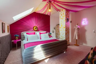 Ein Bett oder Betten in einem Zimmer der Unterkunft Free Parking-3BR-200m2 House-AC-1000m2 Garden