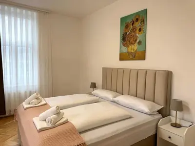Ein Bett oder Betten in einem Zimmer der Unterkunft Modernes Apartment in Karlsplatz Nähe 15