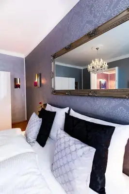 Ein Bett oder Betten in einem Zimmer der Unterkunft Sophie's Place Augarten - Lifestyle City Apartments Vienna Parking